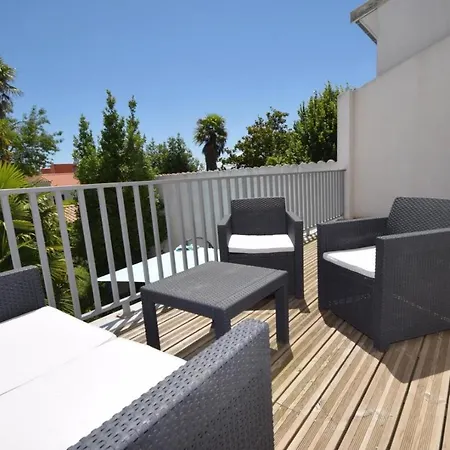 - Agreable De 135m² A 450m De La * Royan