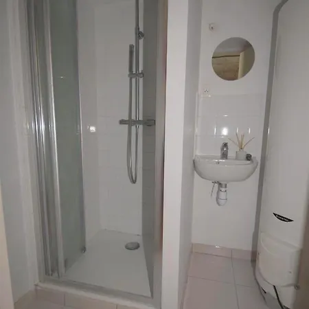 Villa - Agreable De 135m² A 450m De La *