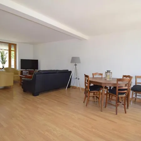 - Agreable De 135m² A 450m De La