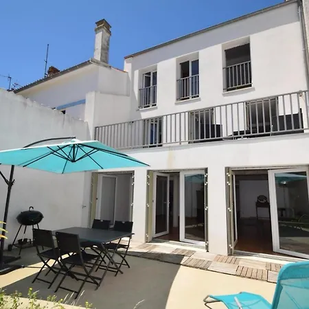 - Agreable De 135m² A 450m De La